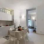 Blue Mermaid Of Pet Friendly - Happy * Stresa